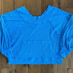 WeThe Free.Sweater sweatshirt V back. Small. Oversized fit. Ocean blue color